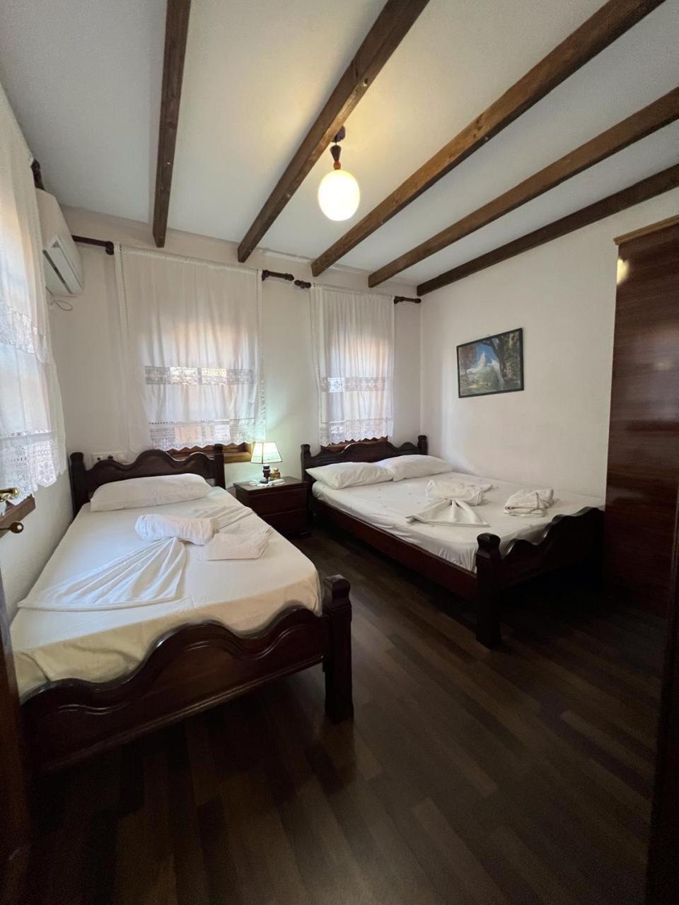 Отель Pjetri House Берат Экстерьер фото